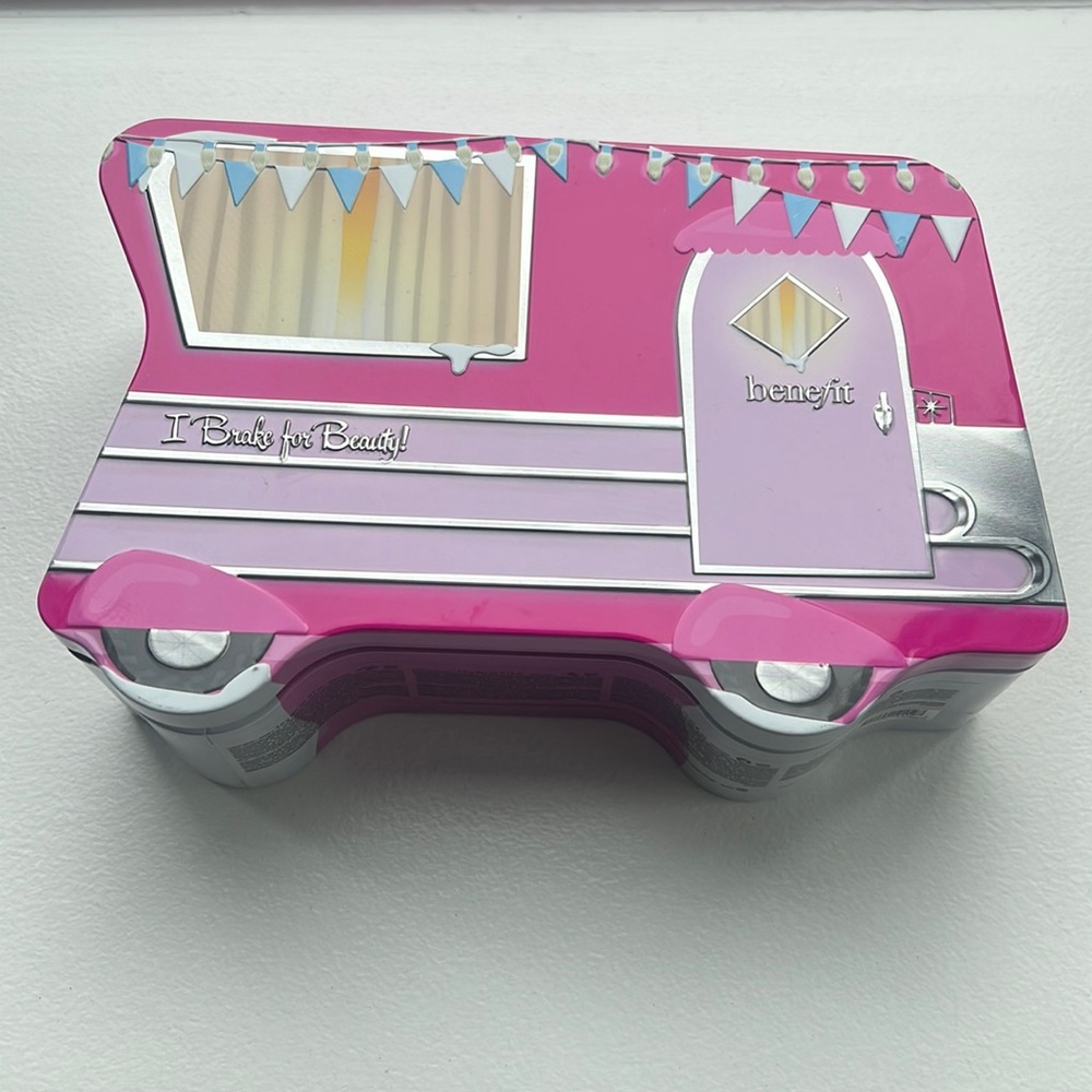 NWOT Benefit “I Brake For Beauty” Tin Cosmetic Case